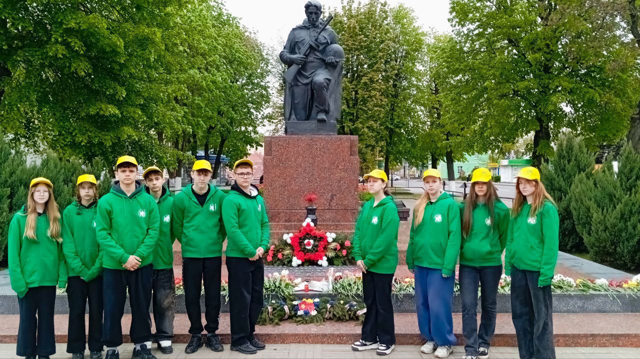 Учащиеся школьного лесничества 