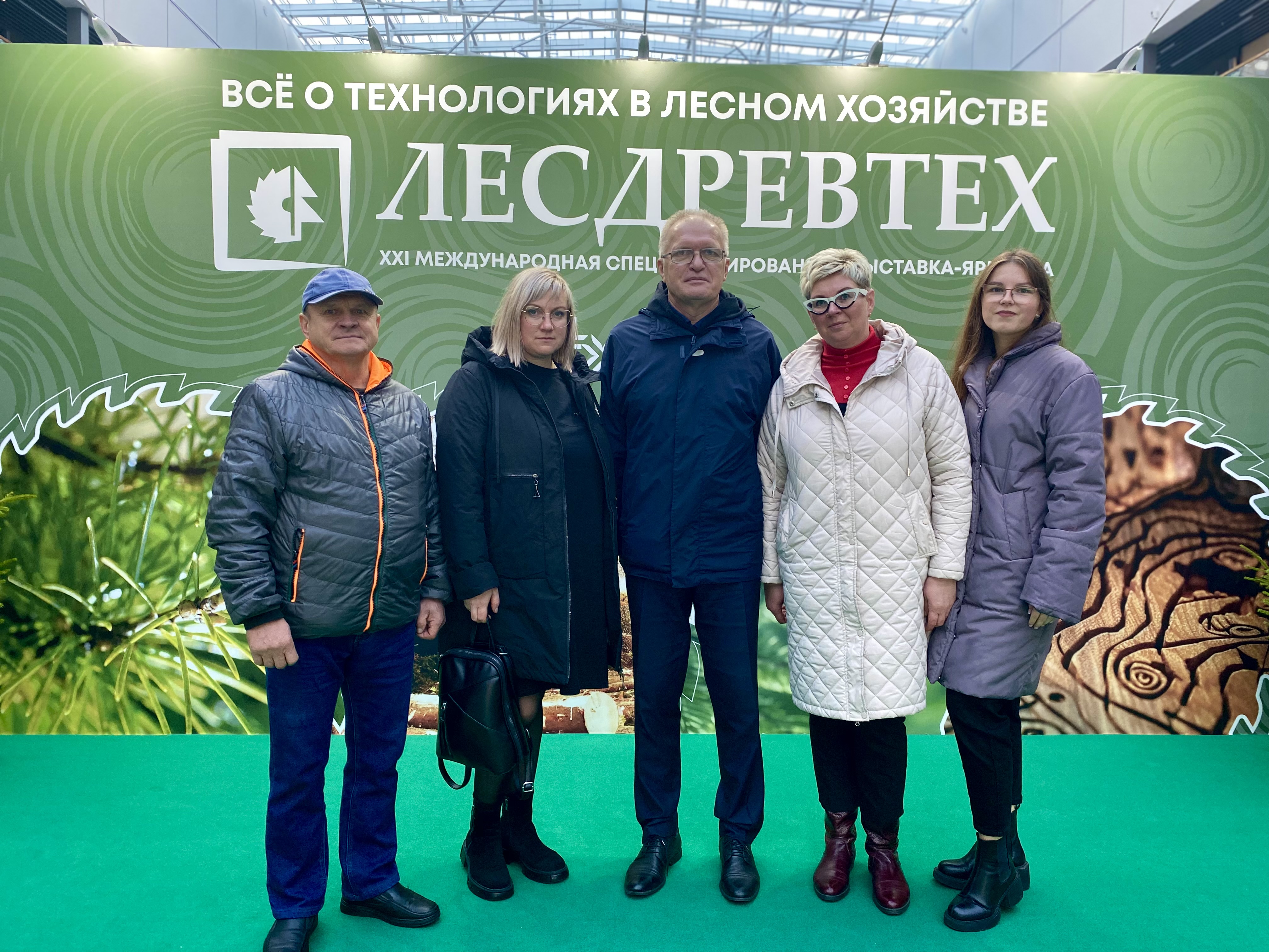 Коллектив Волковысского лесхоза посетил выставку-ярмарку «Лесдревтех-2025» 