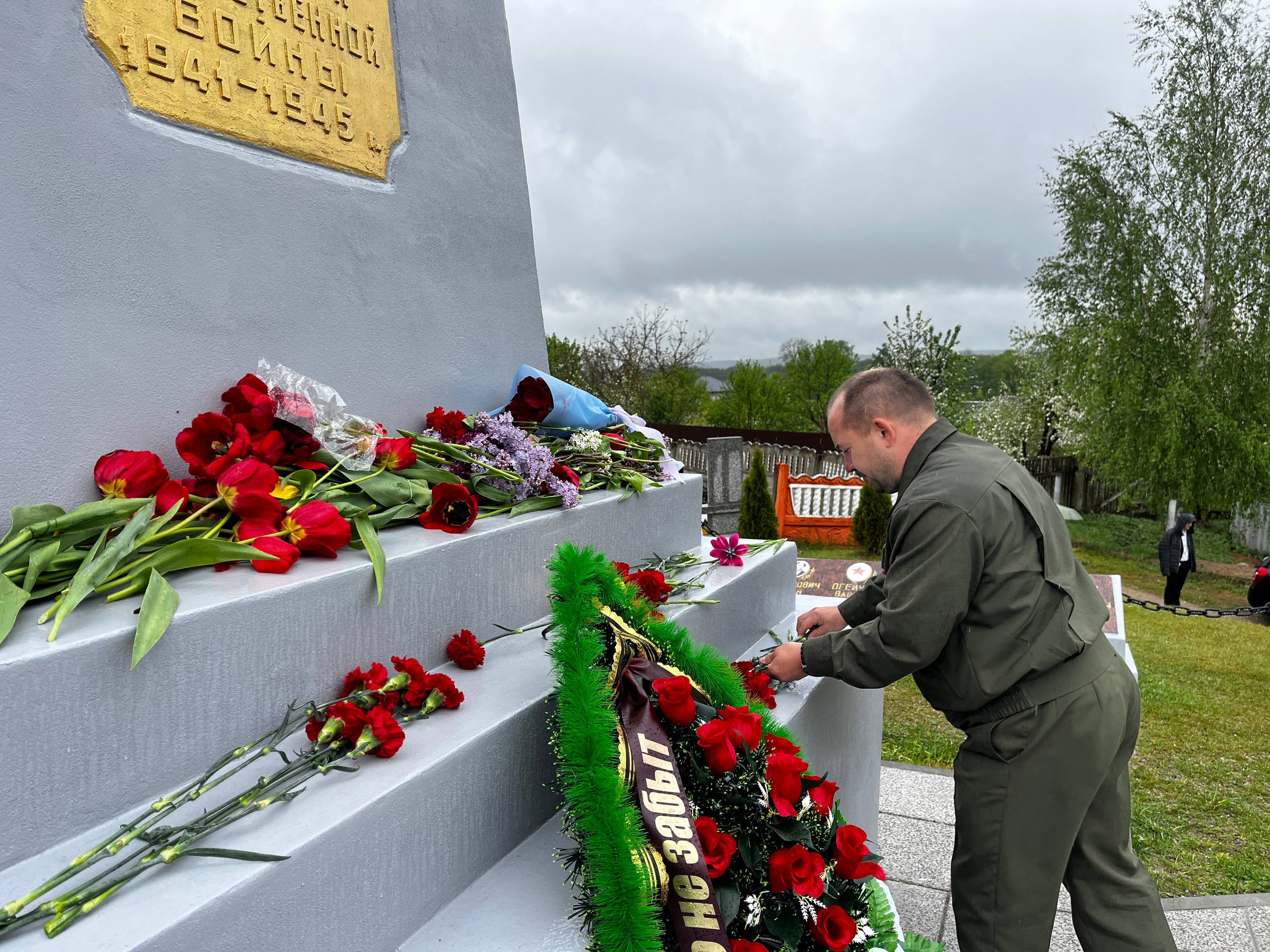 НАРОДНОЕ ВОЗЛОЖЕНИЕ. ПАМЯТЬ ЖИВА.