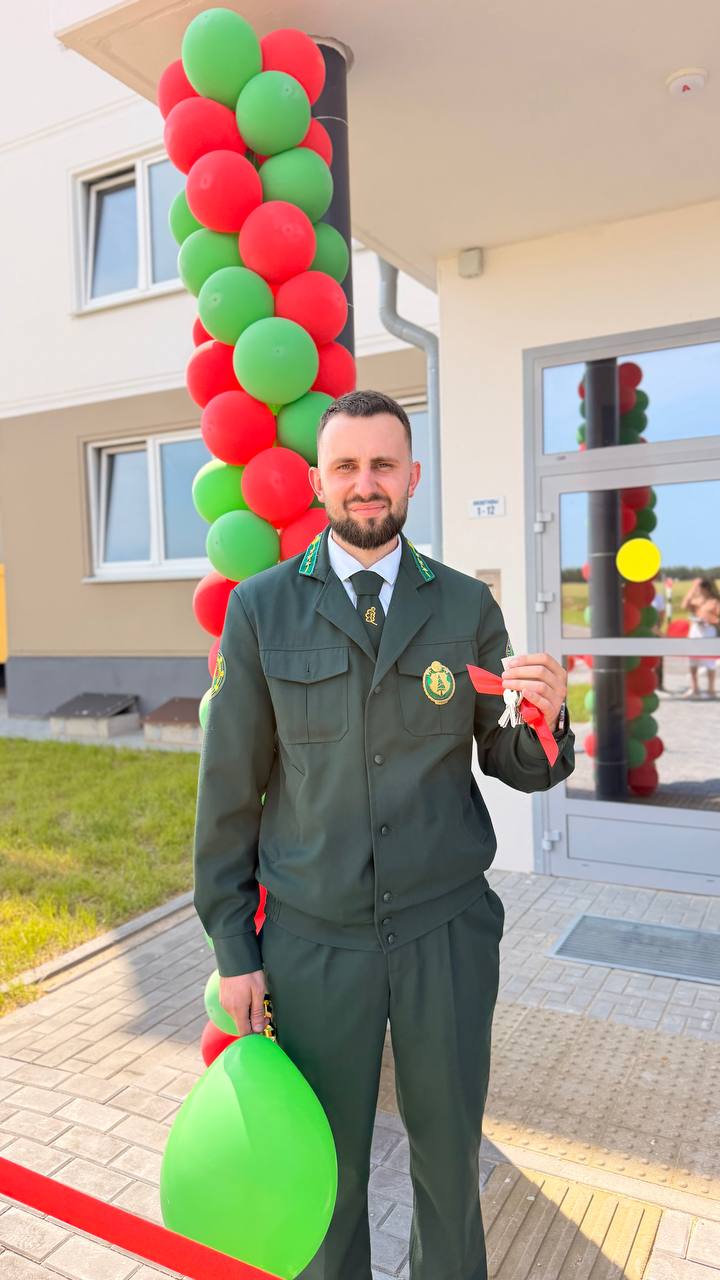 Работники лесного хозяйства продолжают получать ключи от квартир и деревянных домов