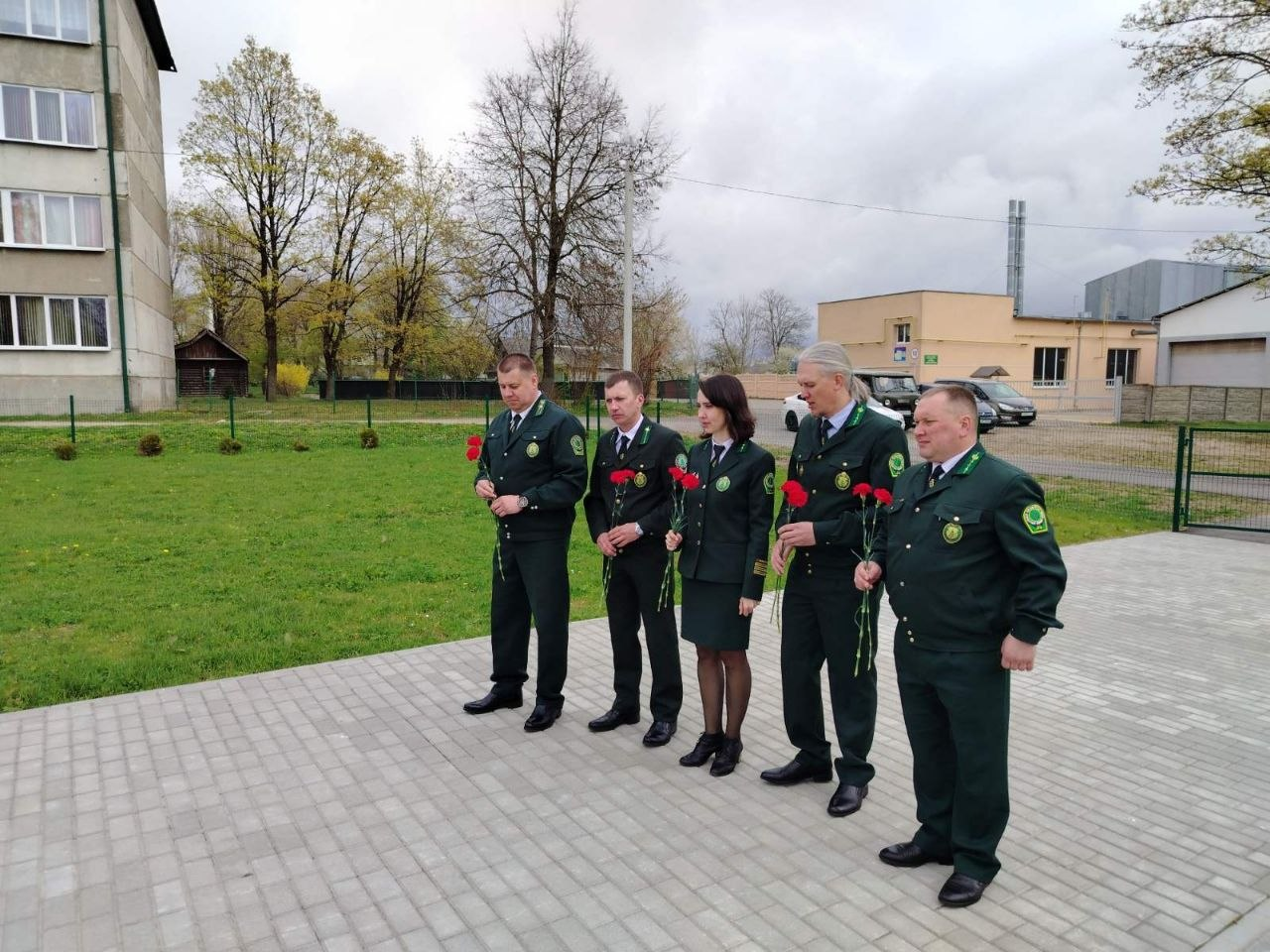 В едином порыве благодарности за мир и свободу!