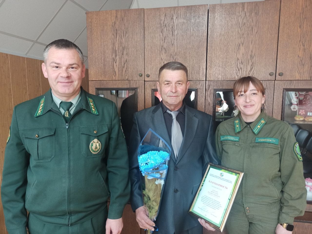 В преддверии 40-летия аварии на ЧАЭС руководство лесхоза благодарило за отвагу и мужество и вручало подарки, цветы и Благодарности Гродненской областной организации Белорусского профсоюза работников леса и природопользоыания ликвидаторам Чернобыльской катастрофы.