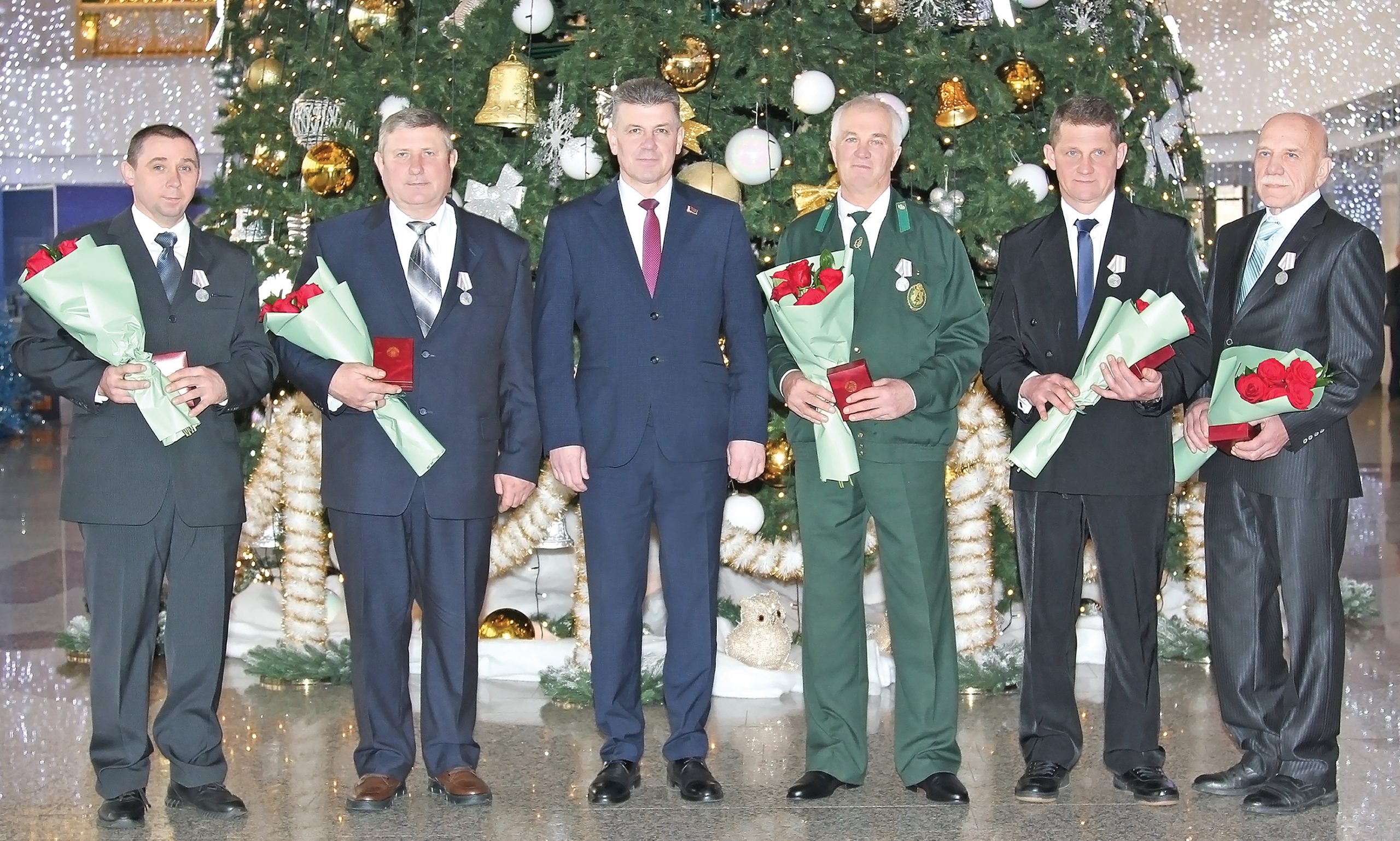 Роман Головченко вручил государственные награды работникам лесного хозяйства