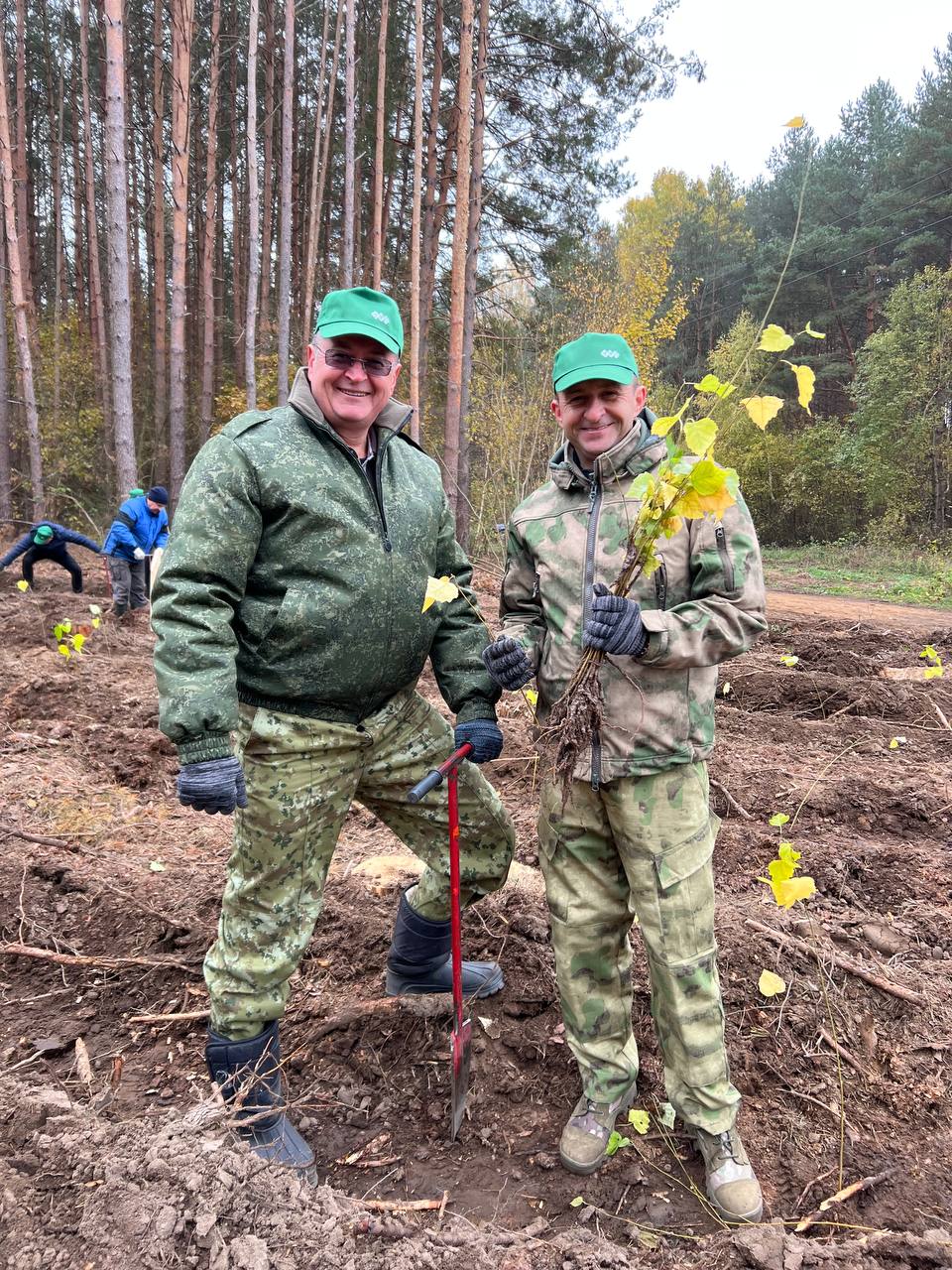 К акции присоединились работники Гродненского областного исполнительного комитета во главе с председателем