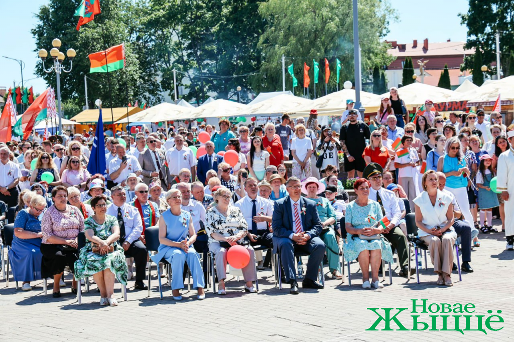 Ярко и патриотично отметили главный праздник страны на Новогрудчине