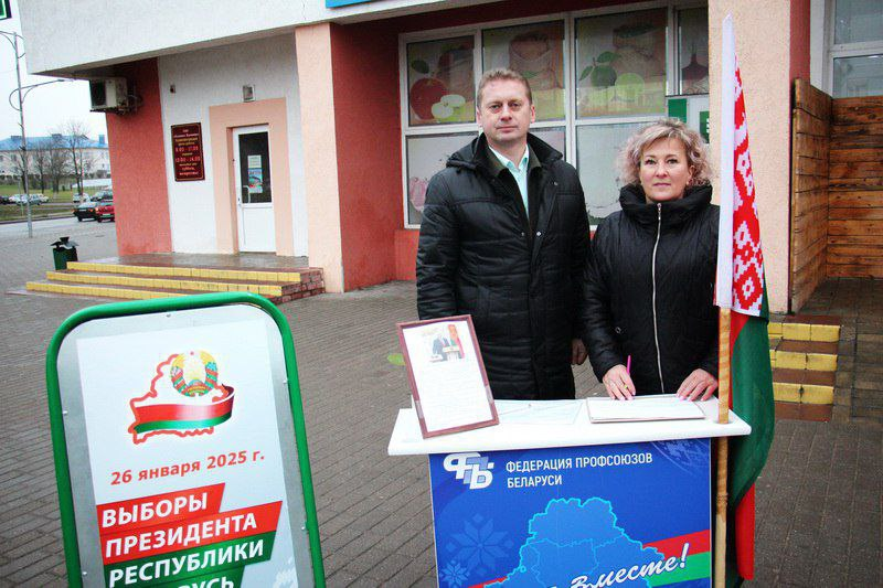 В Новогрудке продолжается сбор подписей за выдвижение кандидатов в Президенты Республики Беларусь.