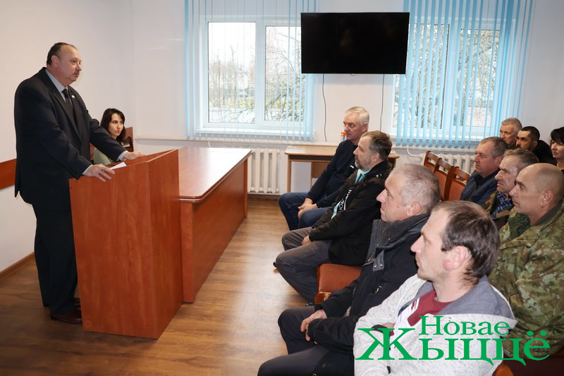 В Новогрудском лесхозе обсудили, как спасти жизни на производстве